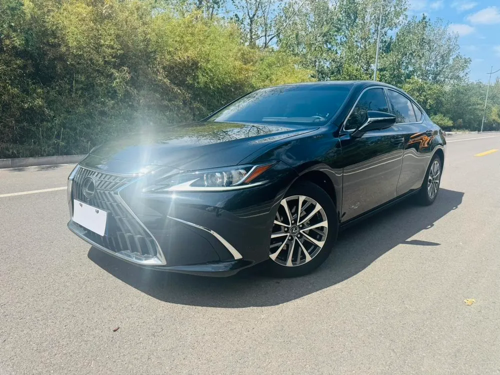 Lexus ES, 2022