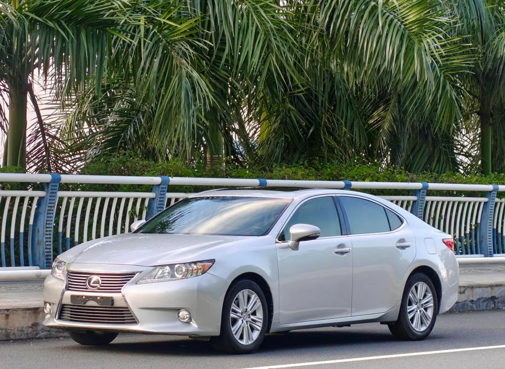 Lexus ES, 2013