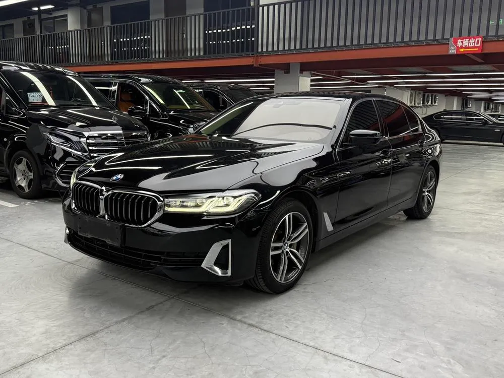 BMW 5-Series, 2022