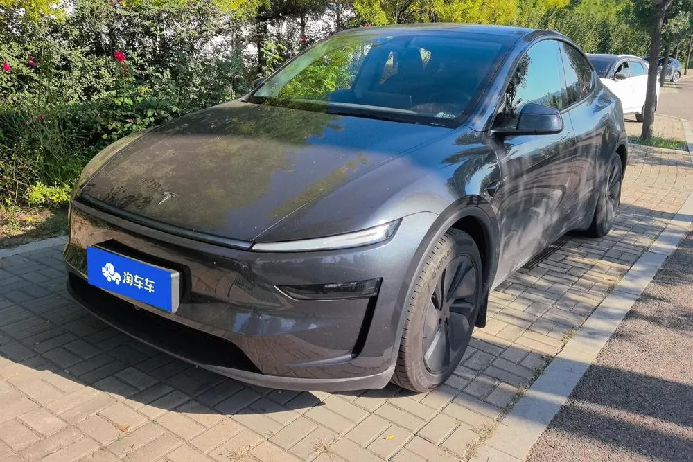 Tesla Model Y, 2025