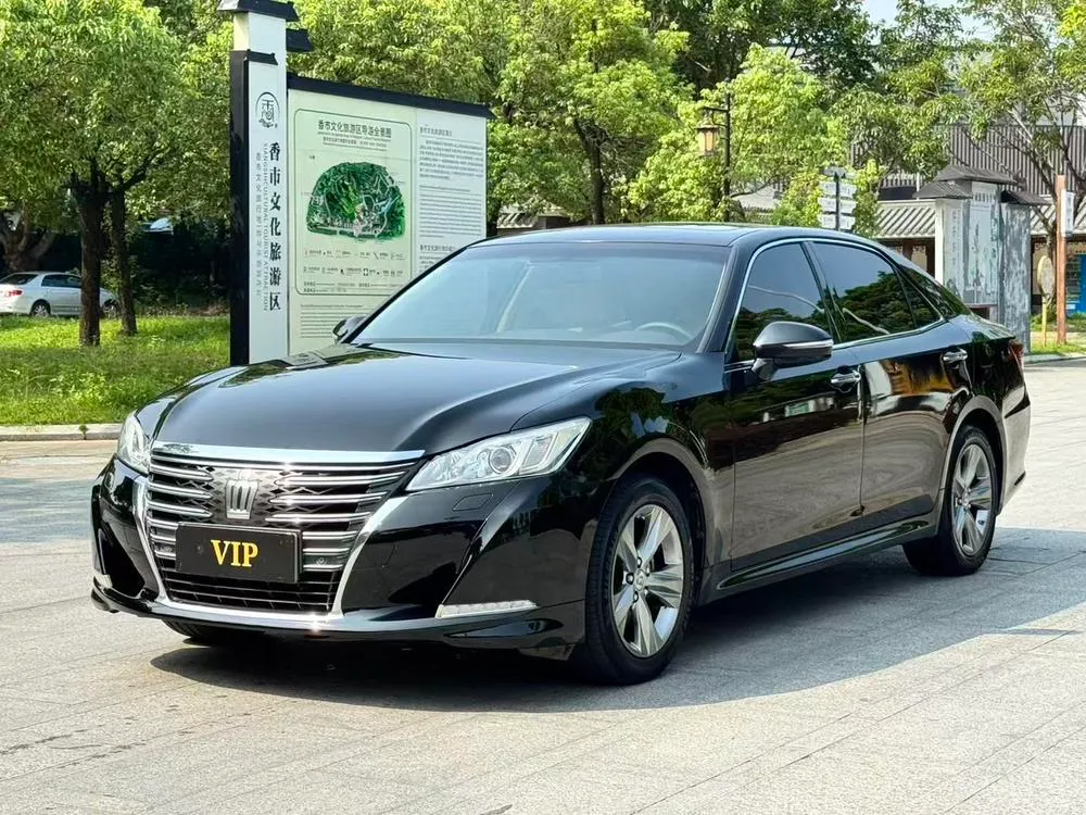 Toyota Crown, 2015