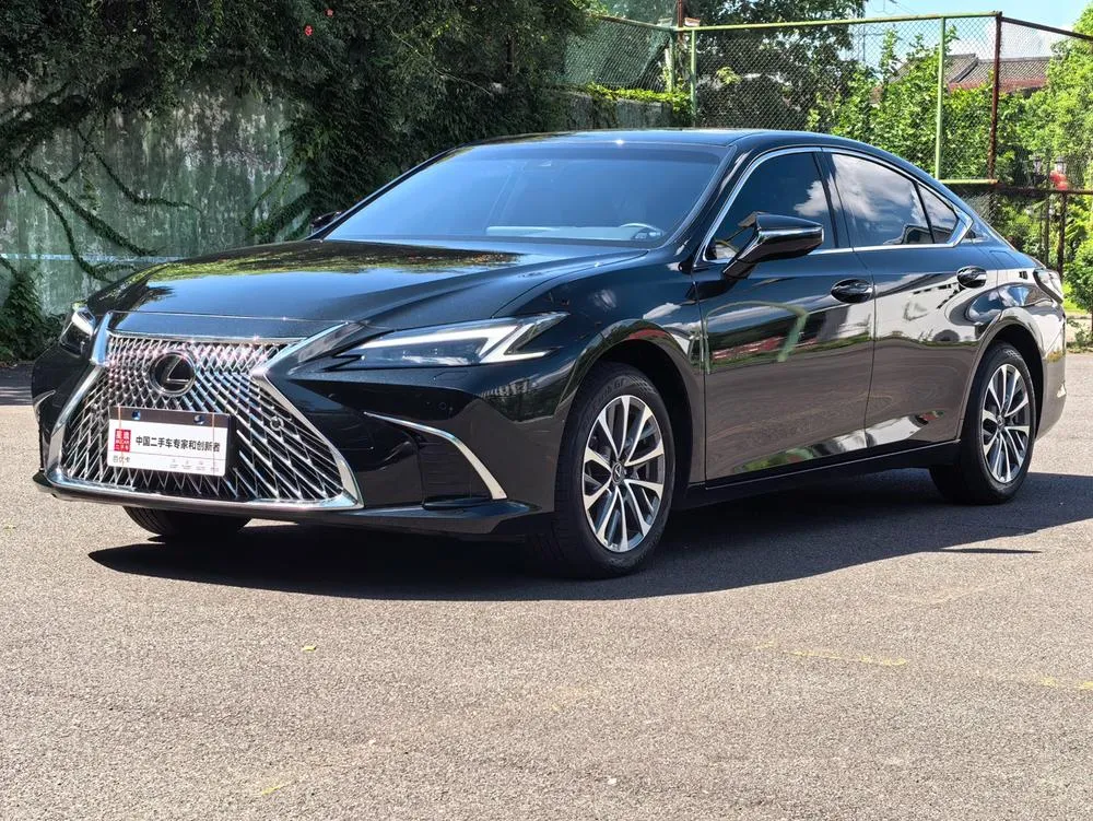 Lexus ES, 2025