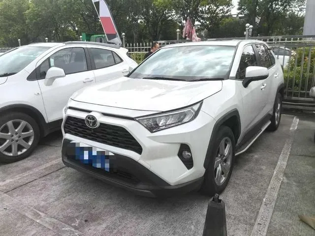 Toyota RAV4 2.0L CVT 2WD Style Edition, 2021 — фото 1