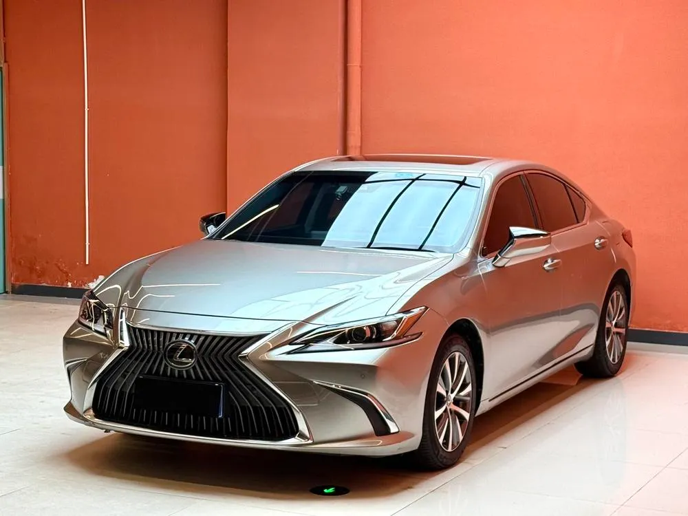 Lexus ES, 2020