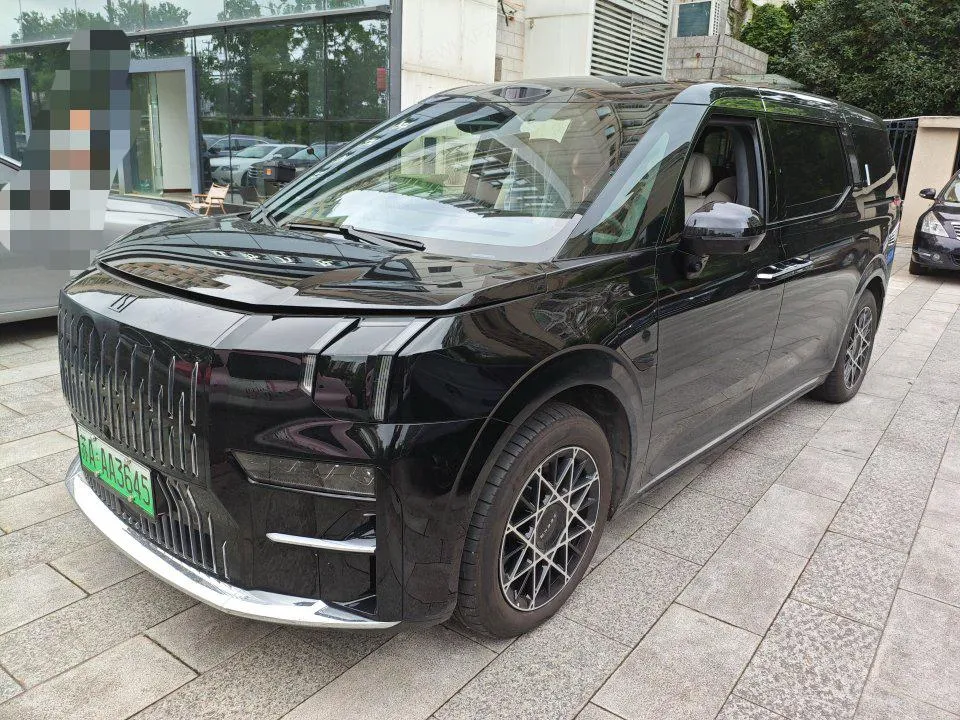 Zeekr 009, 2024