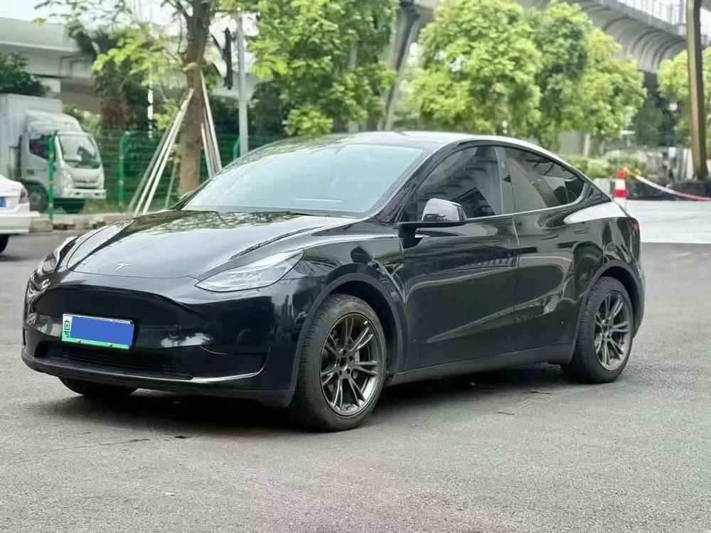 Tesla Model Y, 2024