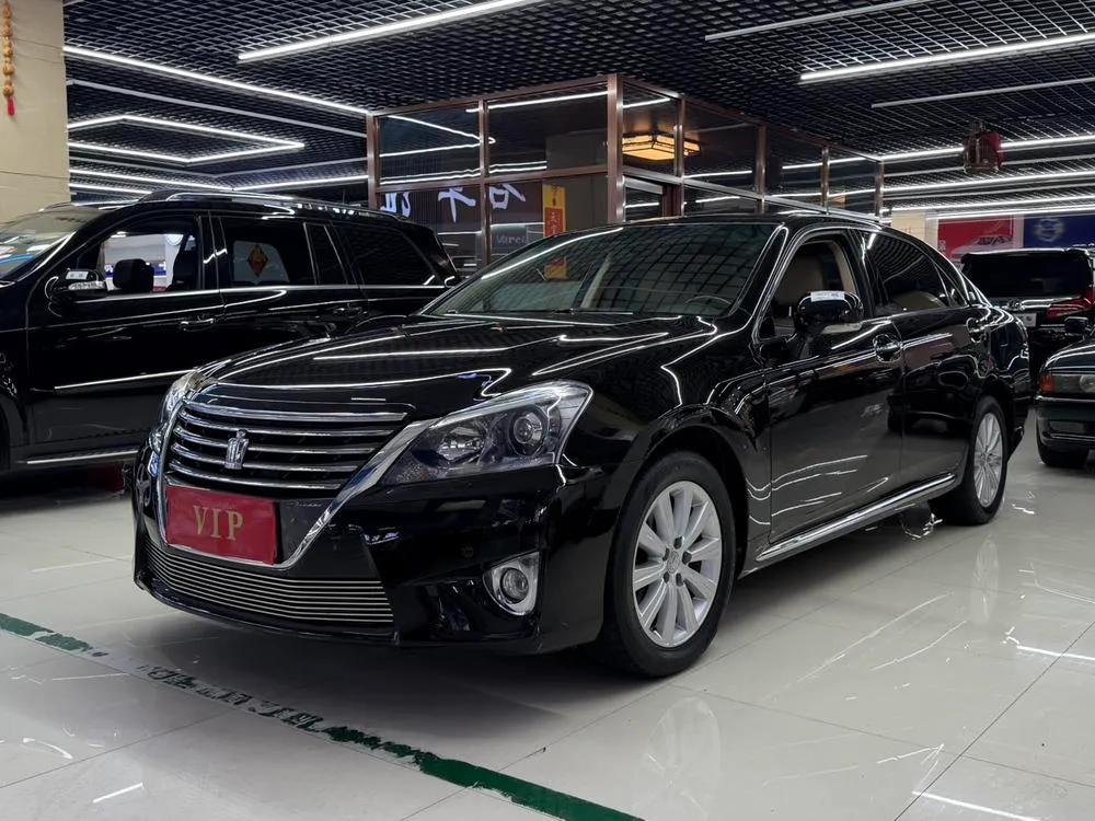 Toyota Crown, 2012