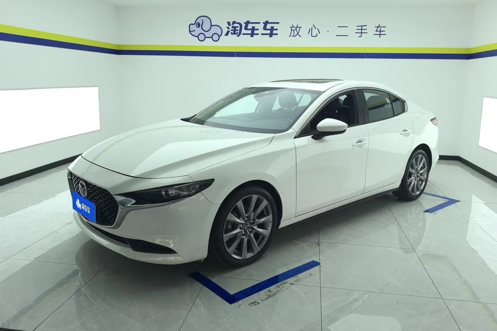 Mazda 3 Axela 2.0L Auto Stylish Edition, 2022 — фото 1