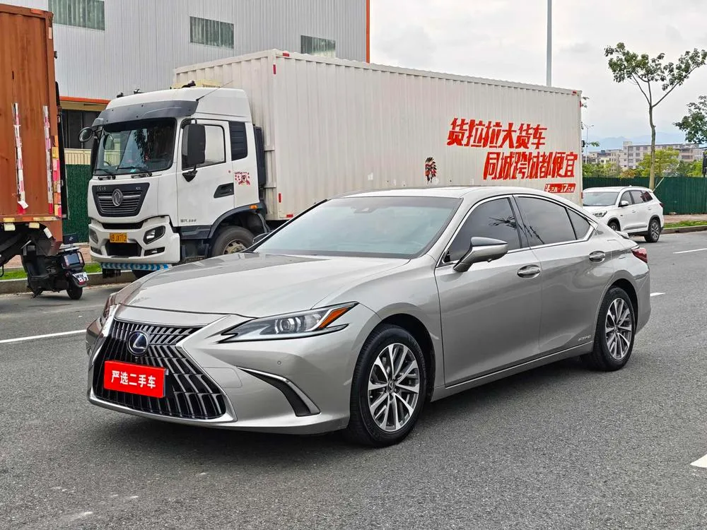 Lexus ES, 2022