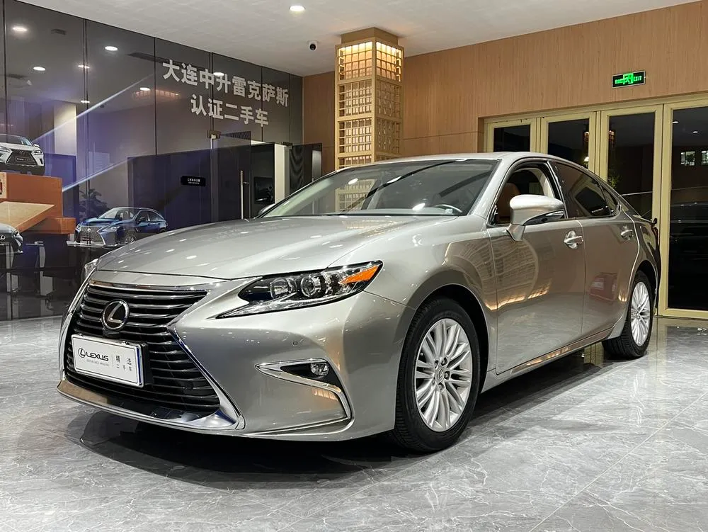 Lexus ES, 2015