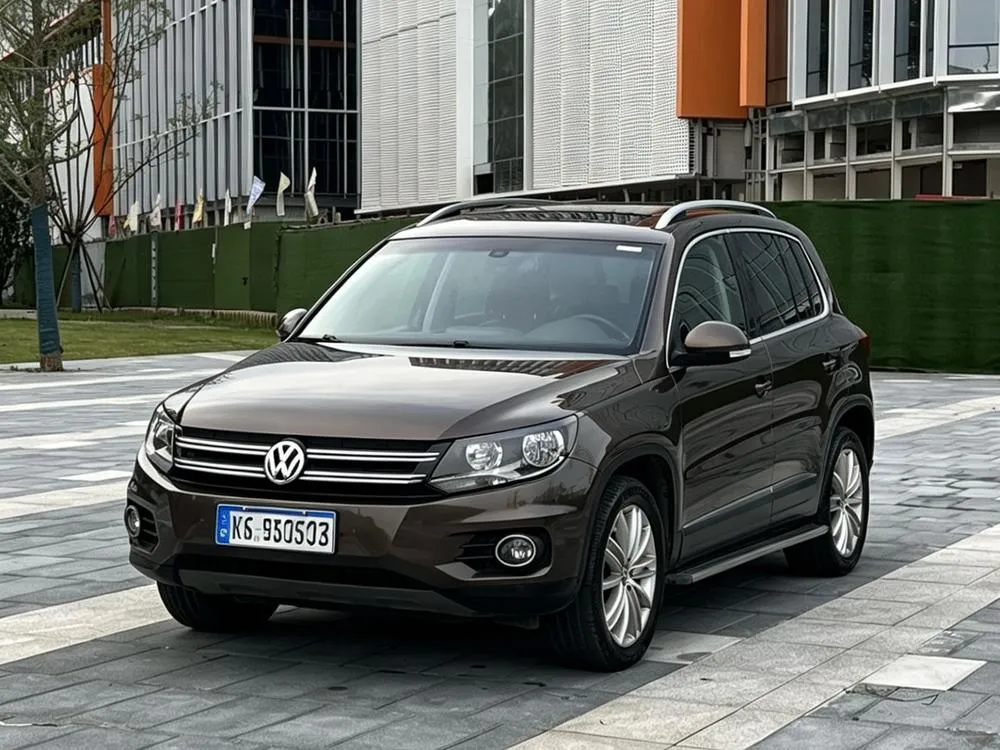 Volkswagen Tiguan 2.0TSI Comfort Edition, 2015 — фото 1