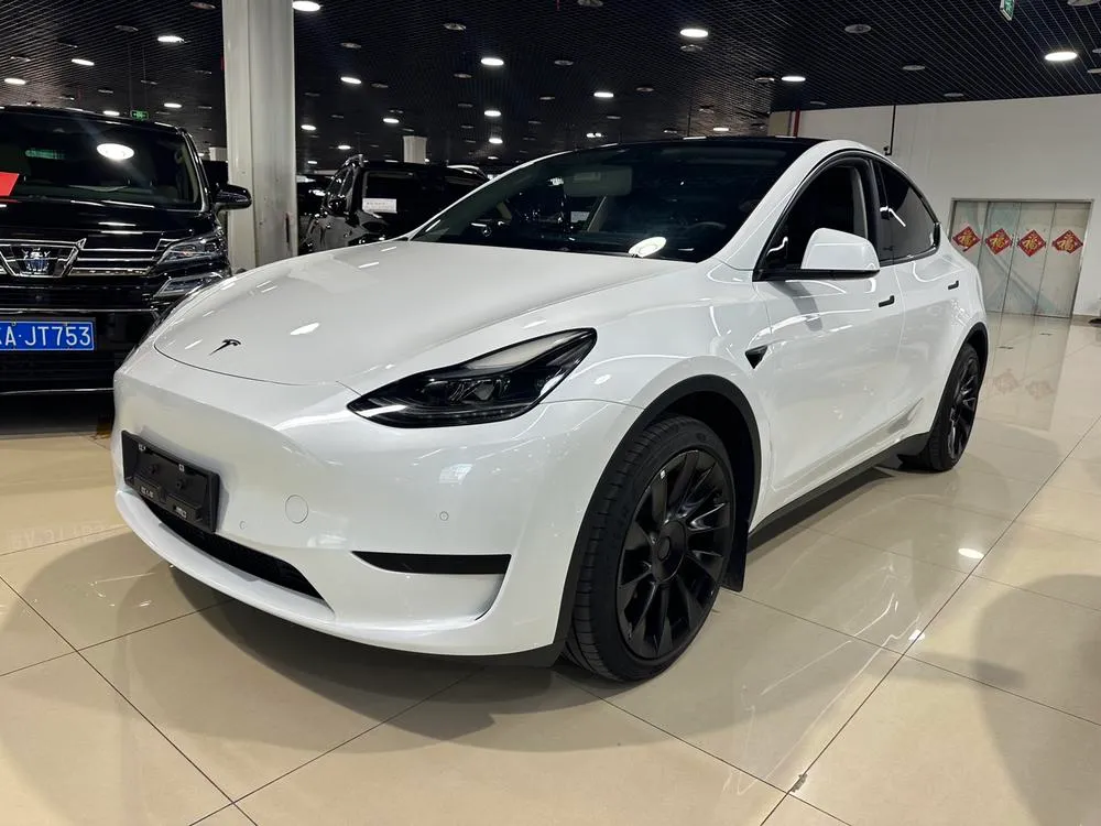 Tesla Model Y, 2022