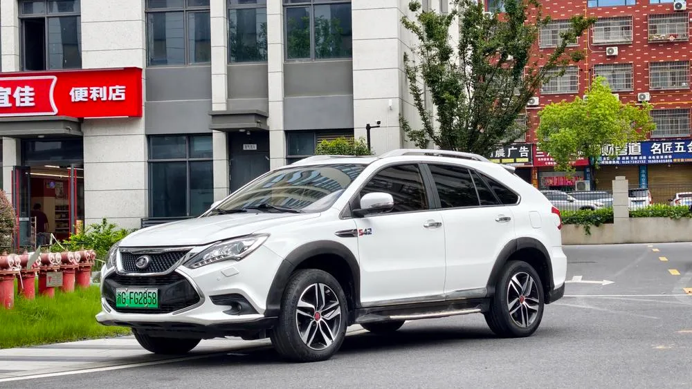 BYD Tang DM DM 2.0T 4WD Flagship Version, 2015 — фото 1