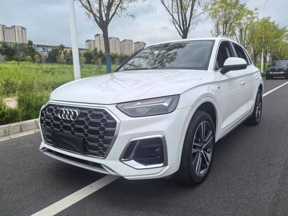 Audi Q5L, 2022
