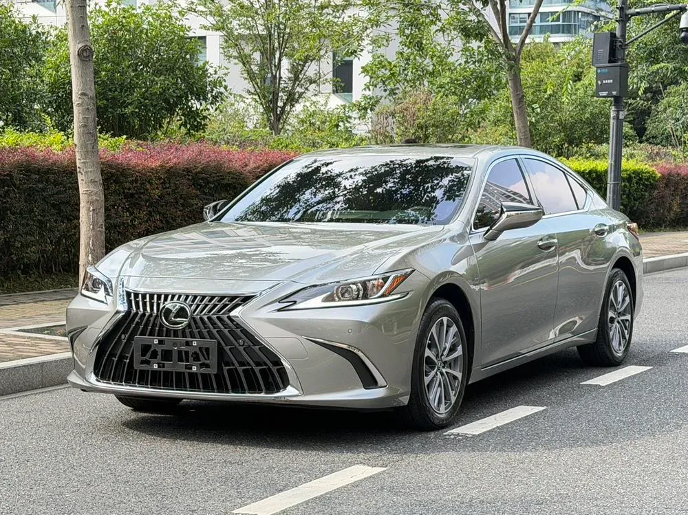 Lexus ES, 2024