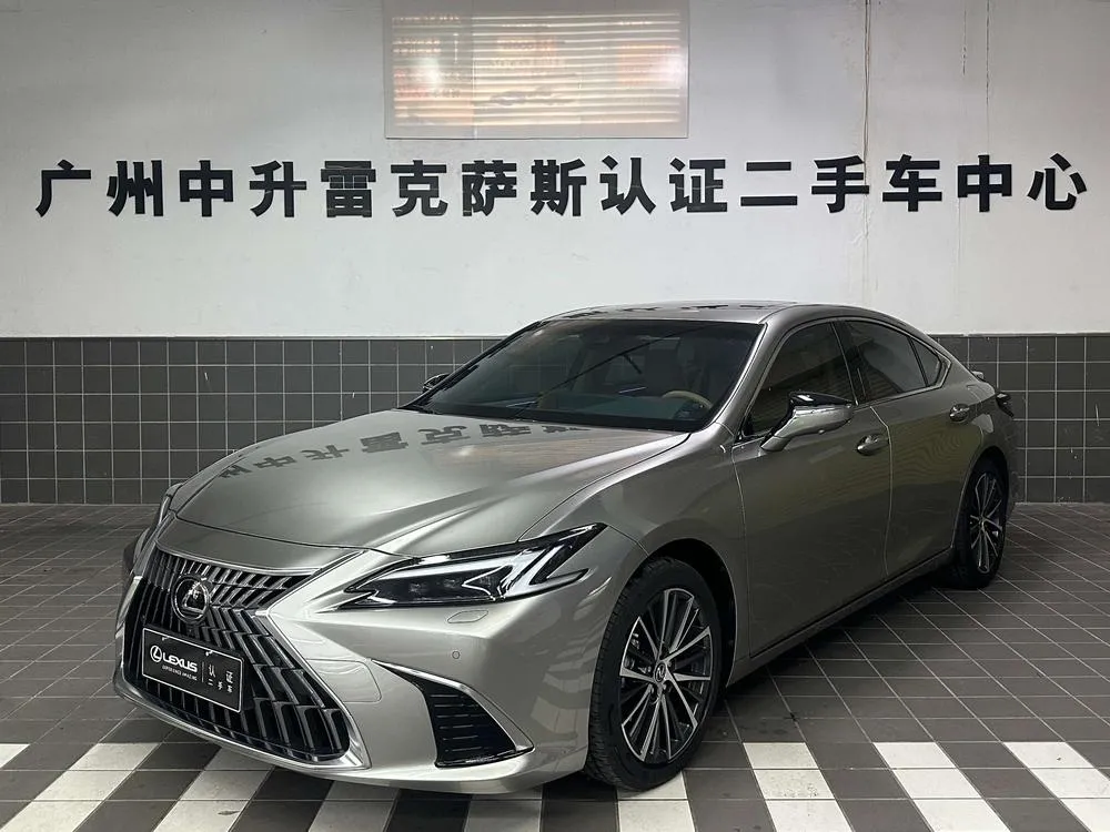 Lexus ES, 2025