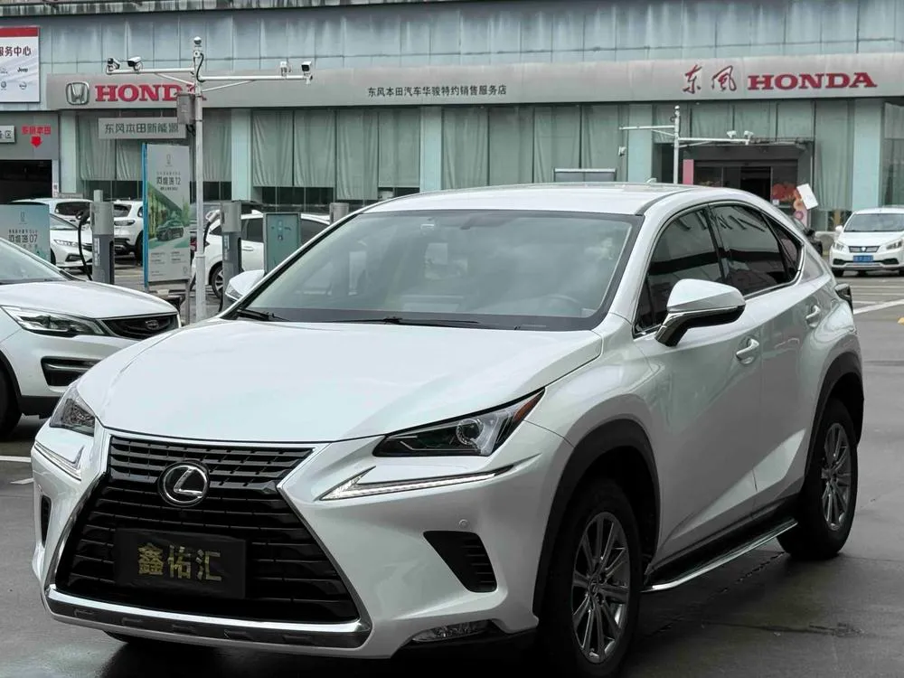 Lexus NX, 2020