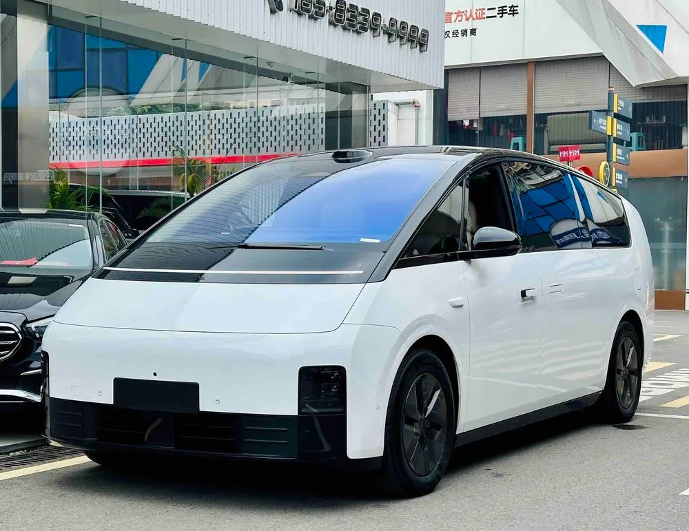 Li Auto MEGA, 2025