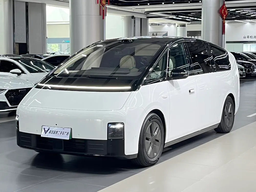 Li Auto MEGA, 2025
