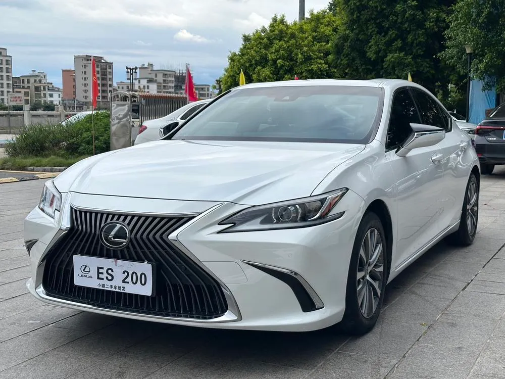 Lexus ES, 2022