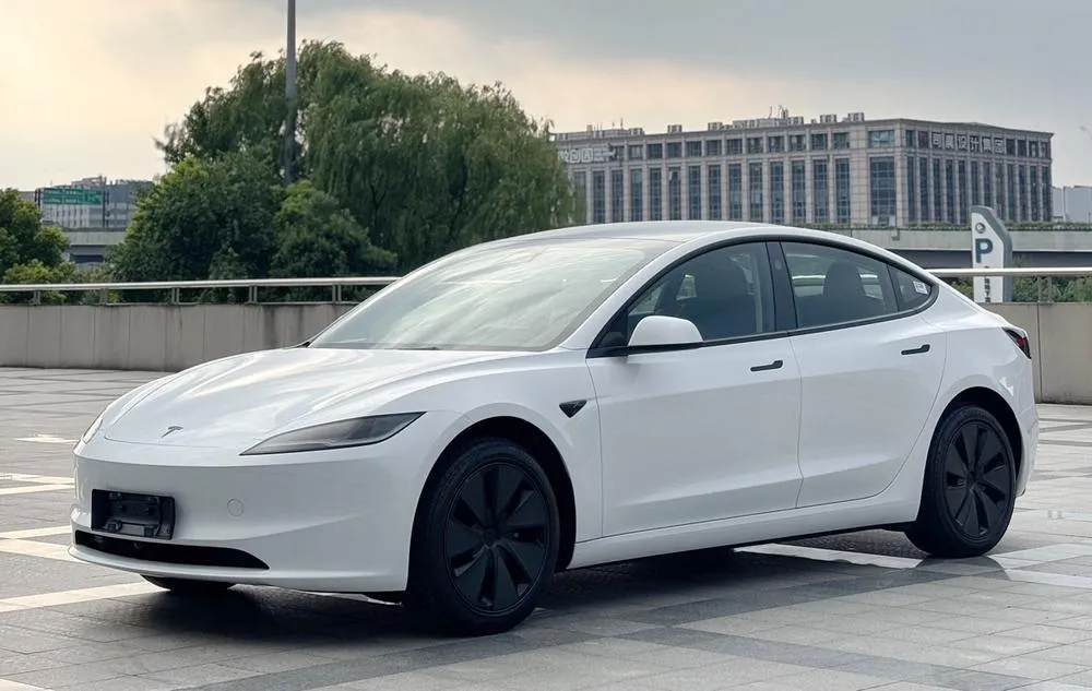 Tesla Model 3, 2025