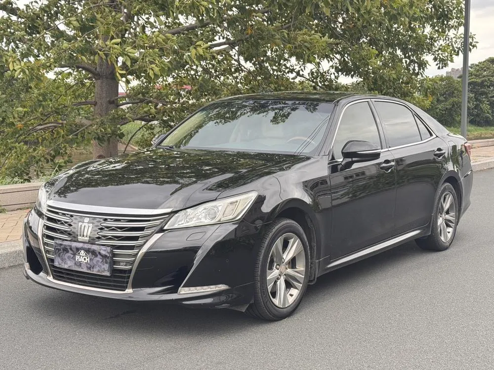 Toyota Crown, 2015