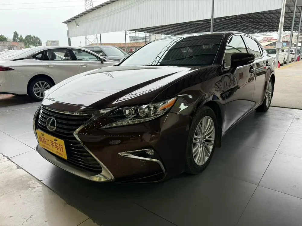 Lexus ES, 2015