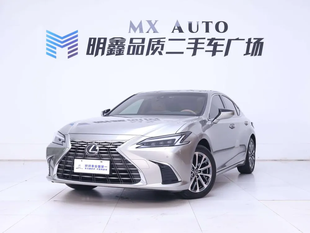 Lexus ES, 2025