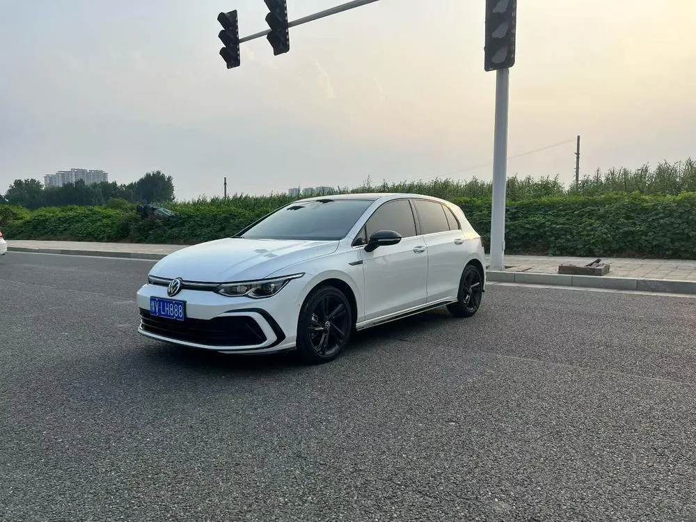 Volkswagen Golf, 2023