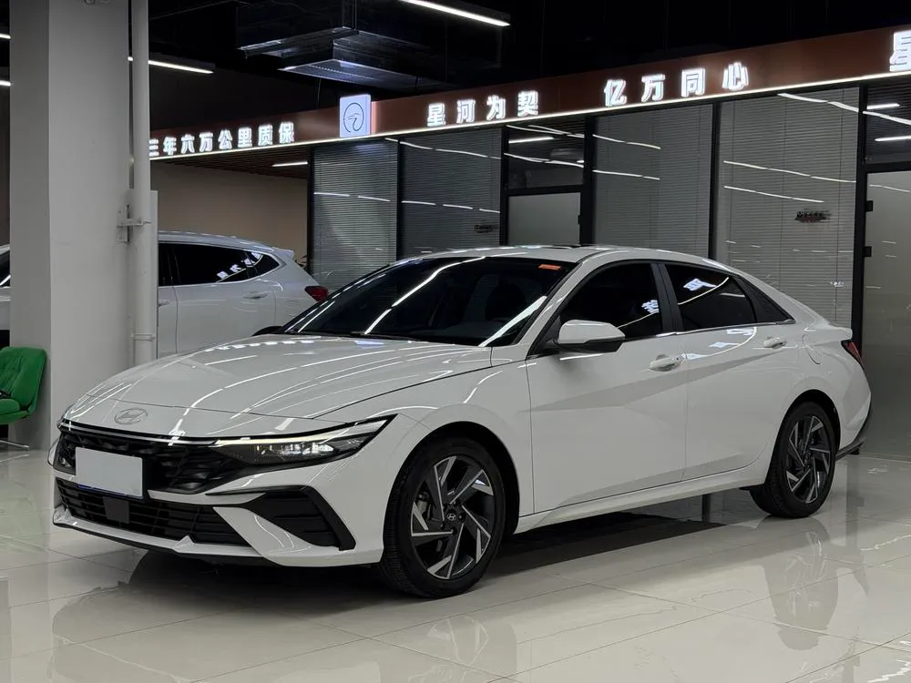 Hyundai Elantra, 2023
