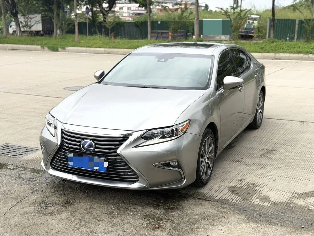 Lexus ES, 2015