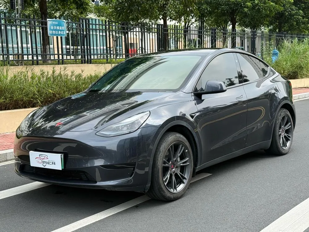 Tesla Model Y, 2024