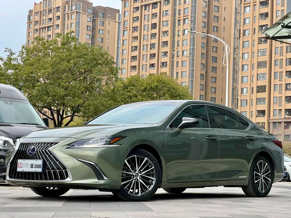 Lexus ES, 2022