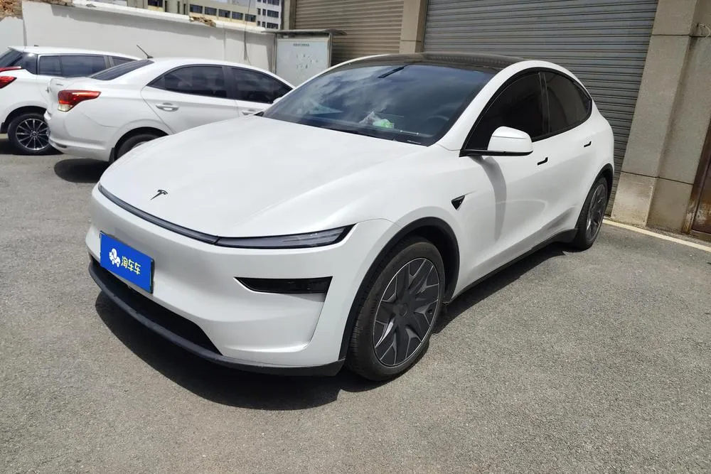 Tesla Model Y L, 2026
