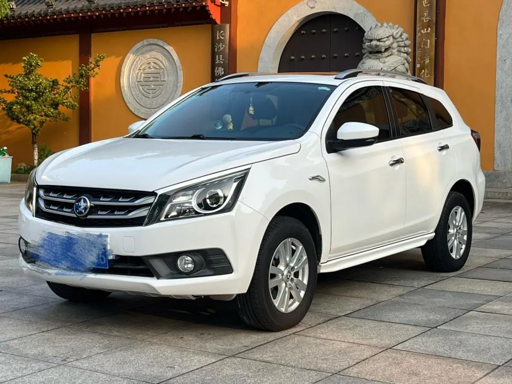 Venucia T70 2.0L CVT Edition, 2016 — фото 1