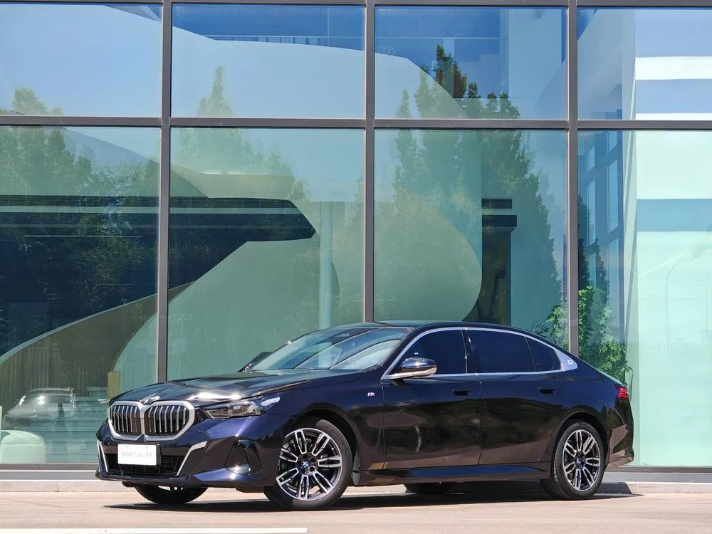 BMW 5-Series, 2025