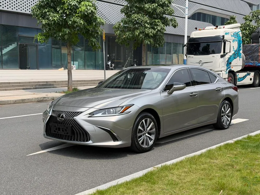 Lexus ES, 2020