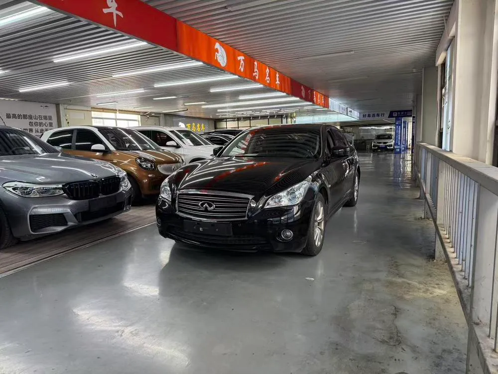 Infiniti Q70, 2013