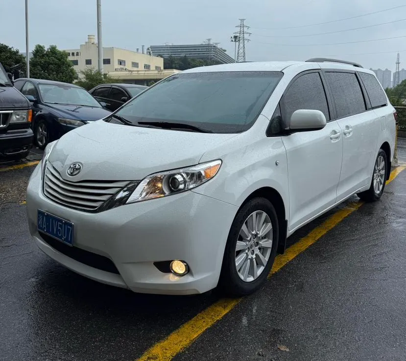 Toyota Sienna, 2015