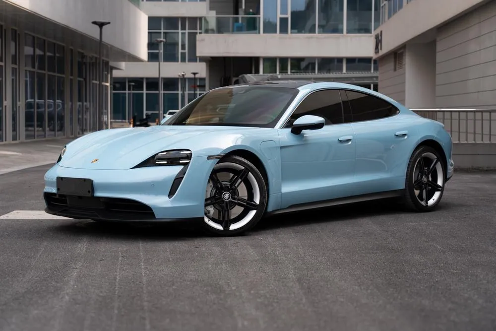 Porsche Taycan, 2022