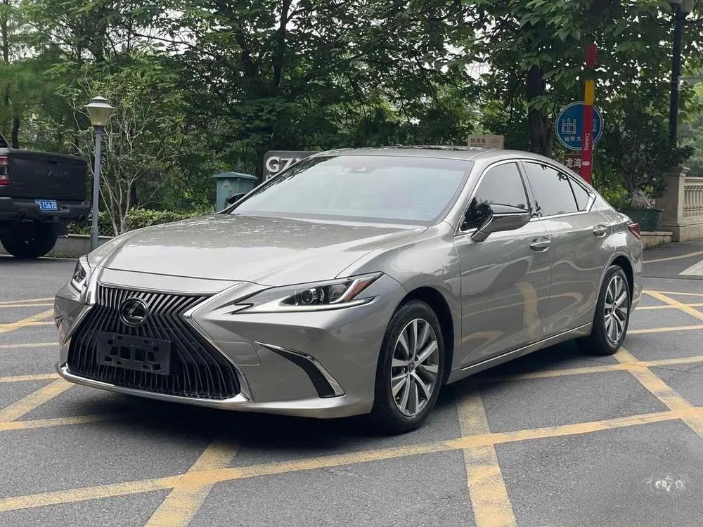 Lexus ES, 2020