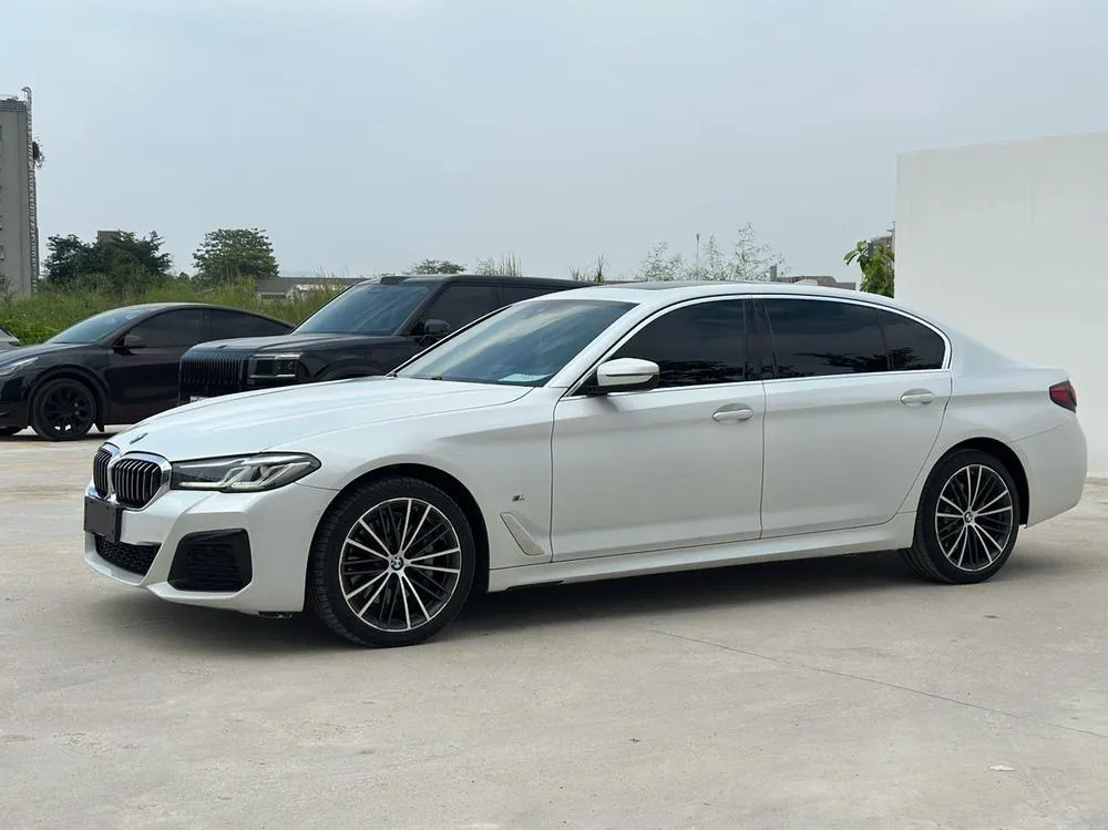 BMW 5-Series, 2022