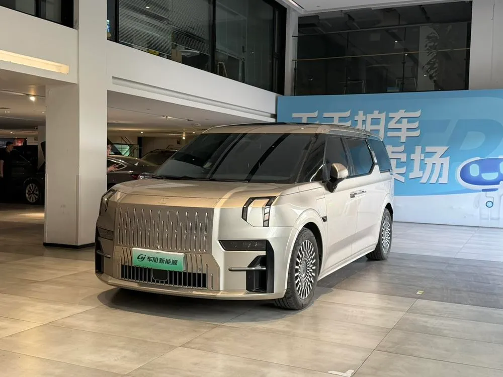 Zeekr 009, 2023