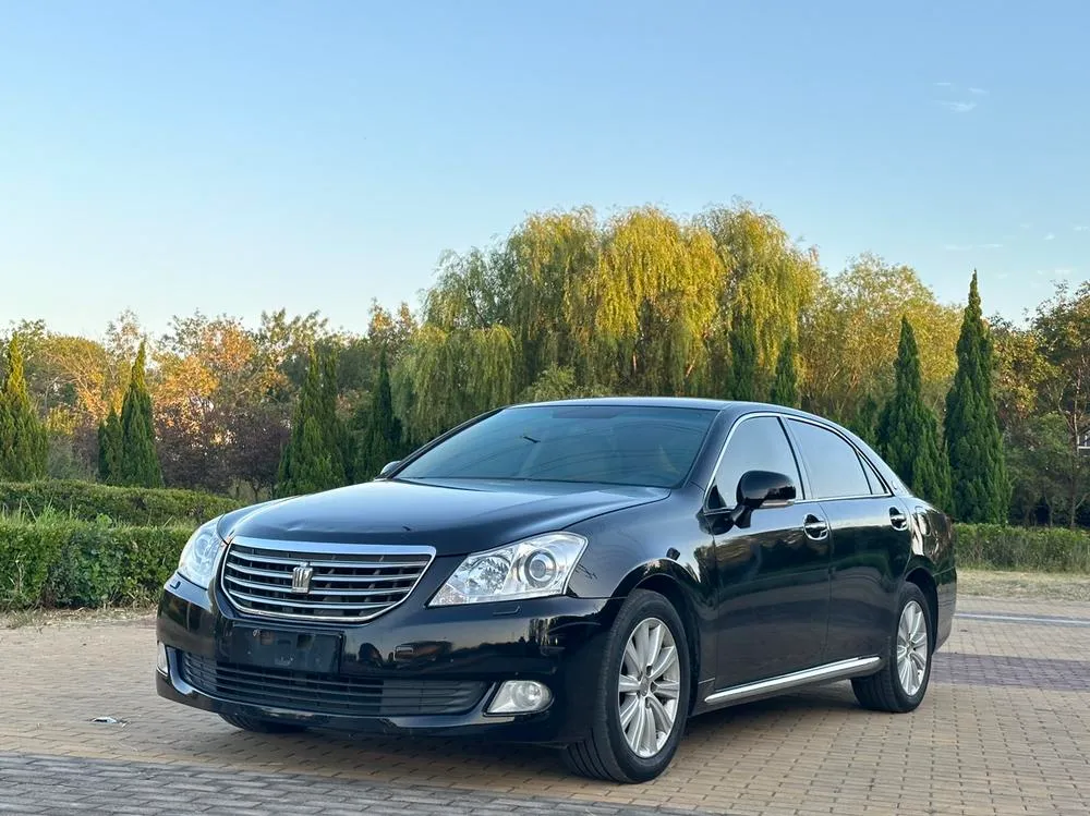 Toyota Crown, 2010