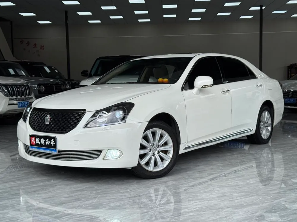Toyota Crown, 2011