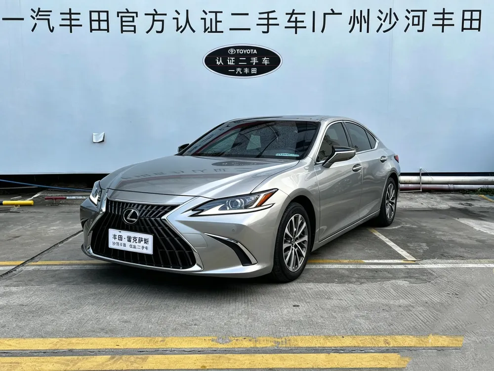 Lexus ES, 2022