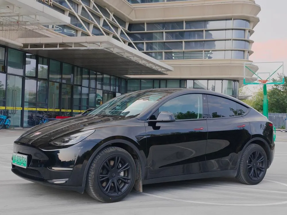 Tesla Model Y, 2022