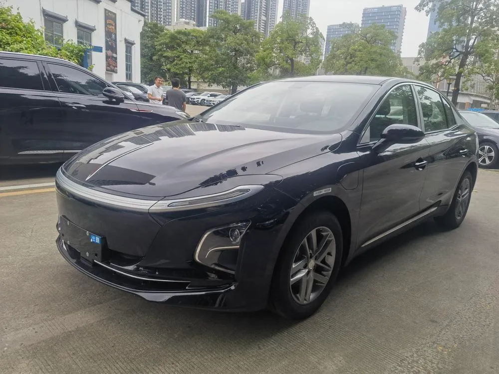 Hongqi E-QM5, 2025