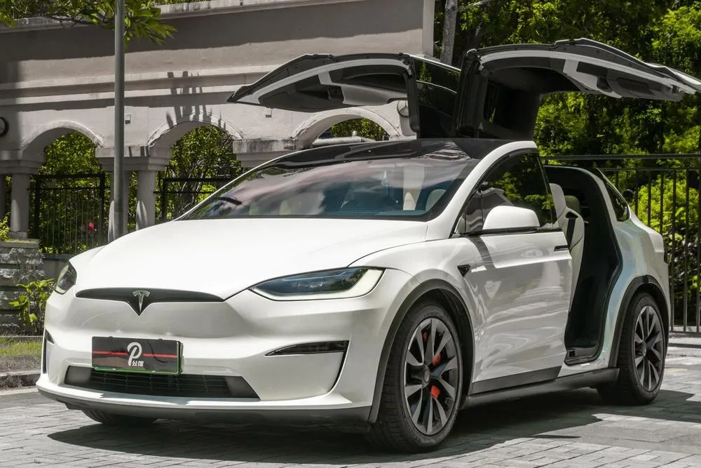 Tesla Model X, 2023
