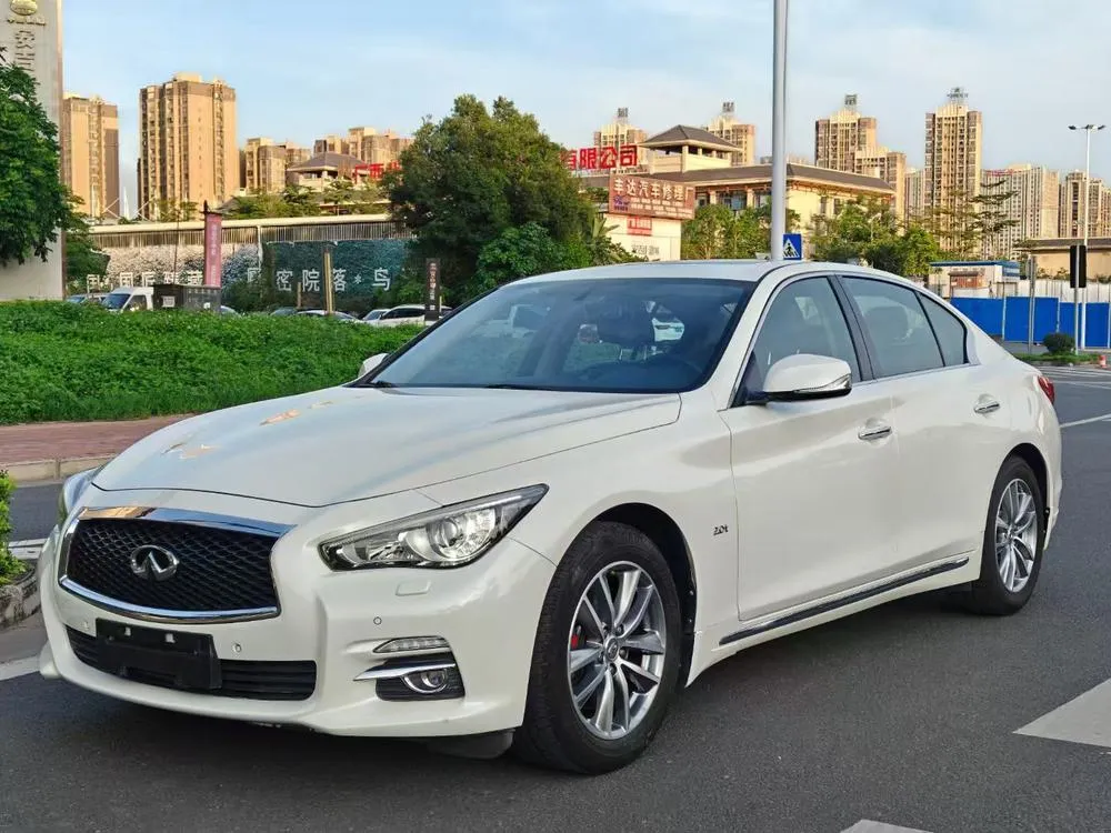 Infiniti Q50L, 2015
